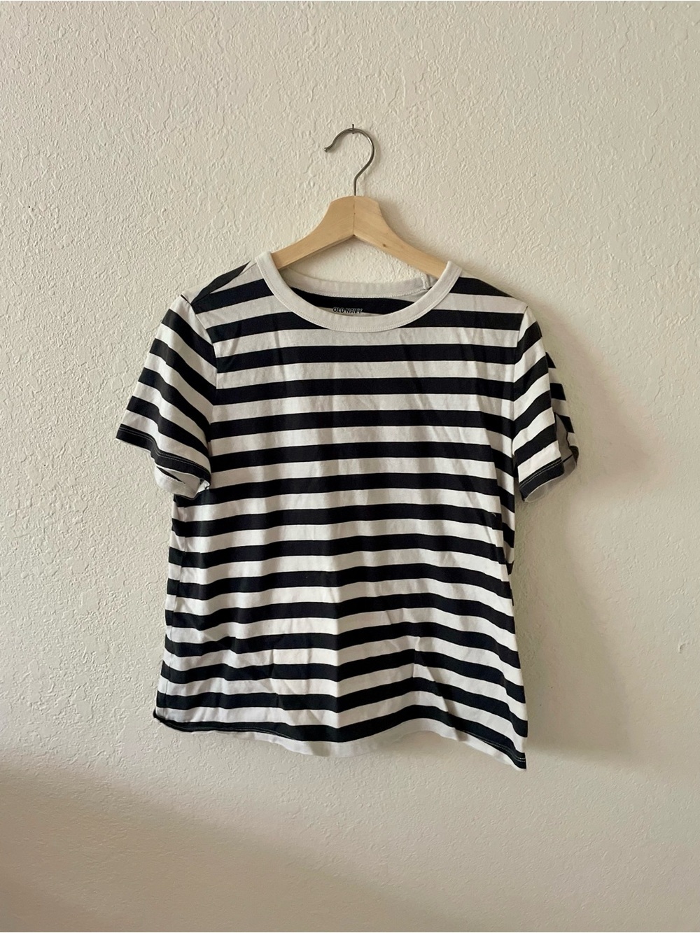 Old Navy Charcoal & White 100% Cotton Striped T-Shirt GUC Classic‎ Basic